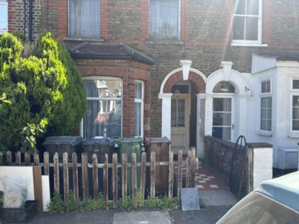 1 bed 1st Floor Flat for rent in Walthamstow. From Allen Davies & Co - Leyton