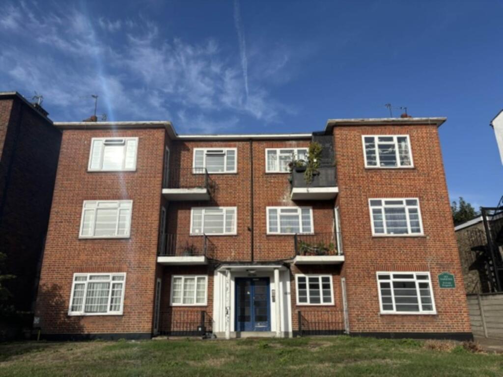 2 bed 1st Floor Flat for rent in Woodford. From Allen Davies & Co - Leyton 2 bed 1st Floor Flat for rent in Woodford. From Allen Davies & Co - Leyton