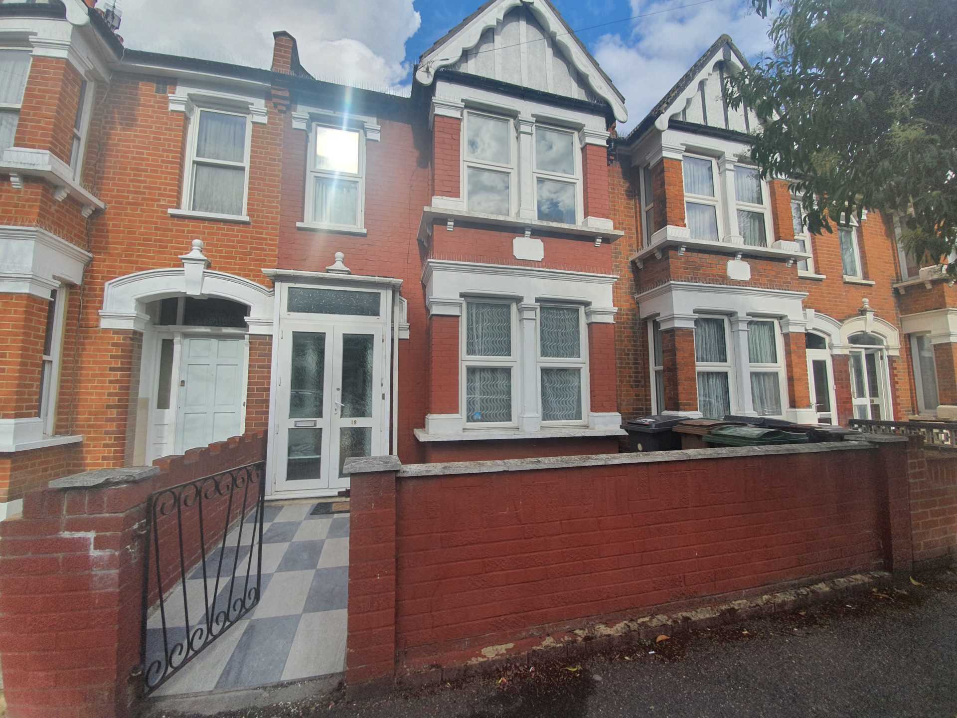 3 bed House (unspecified) for rent in London. From Allen Davies
