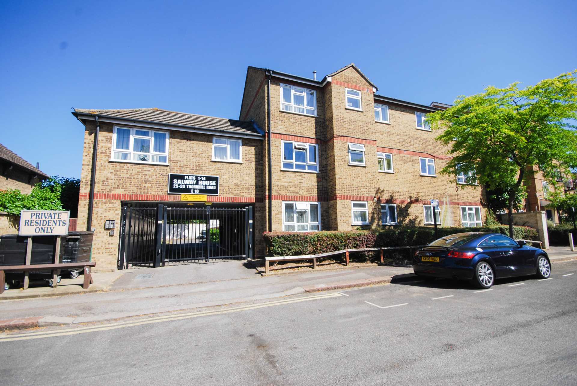 1 bed 1st Floor Flat for rent in London. From Allen Davies