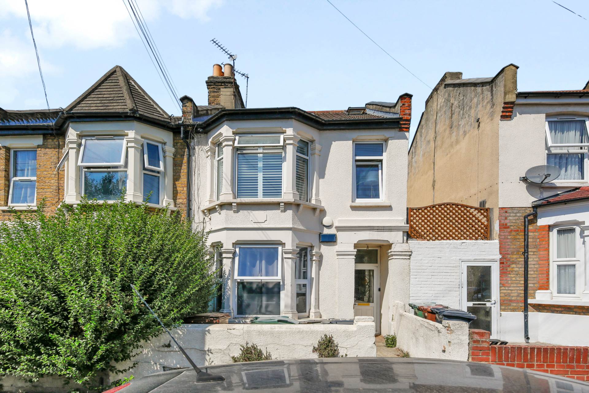 3 bed 1st Floor Flat for rent in London. From Allen Davies