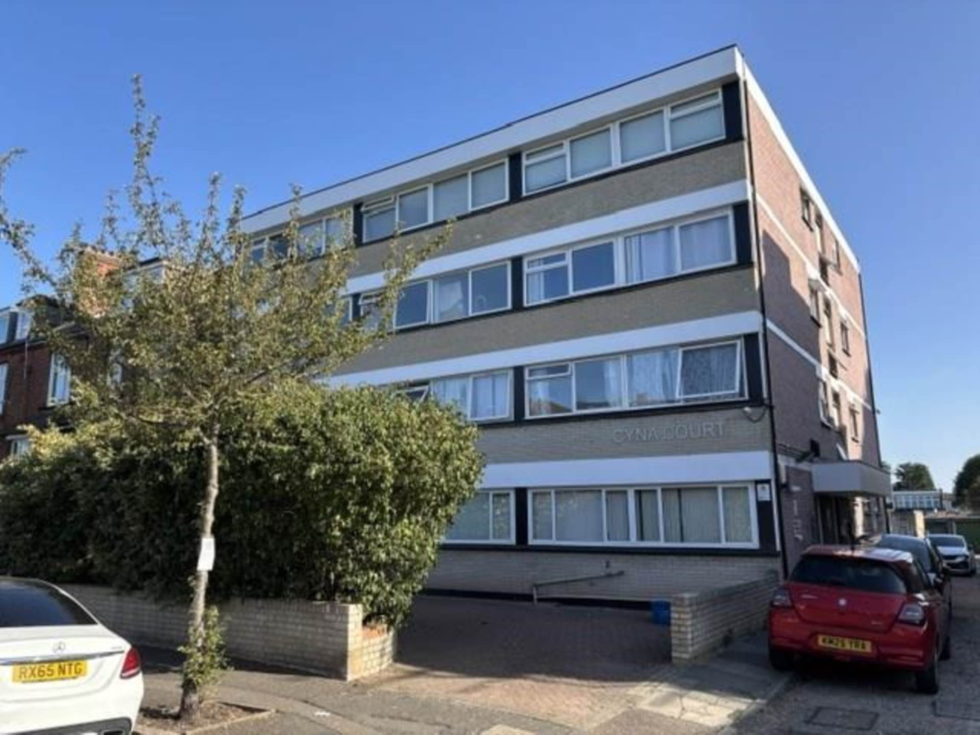 1 bed 1st Floor Flat for rent in Wanstead. From Allen Davies
