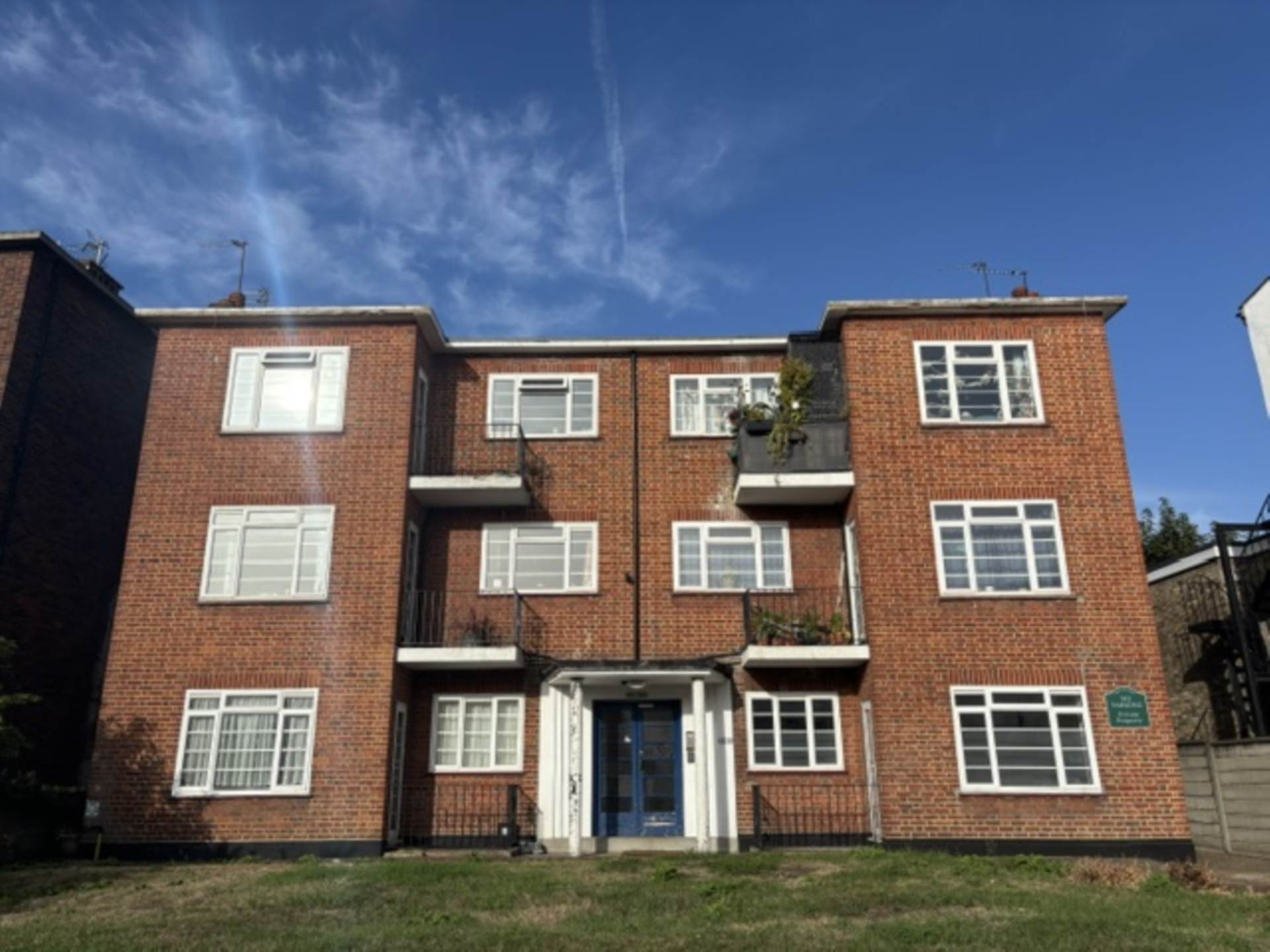 2 bed 1st Floor Flat for rent in London. From Allen Davies