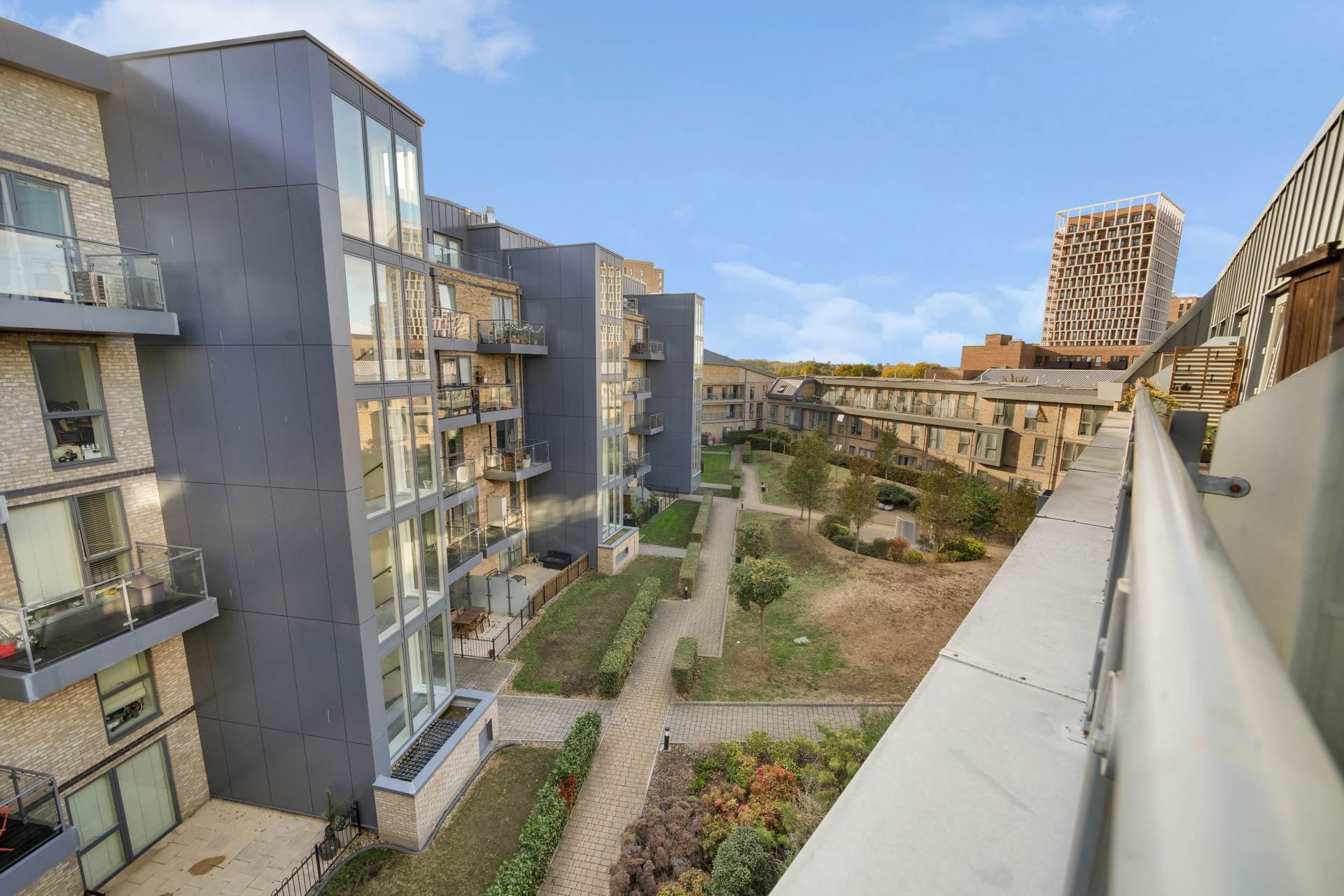 1 bed 1st Floor Flat for rent in London. From Allen Davies