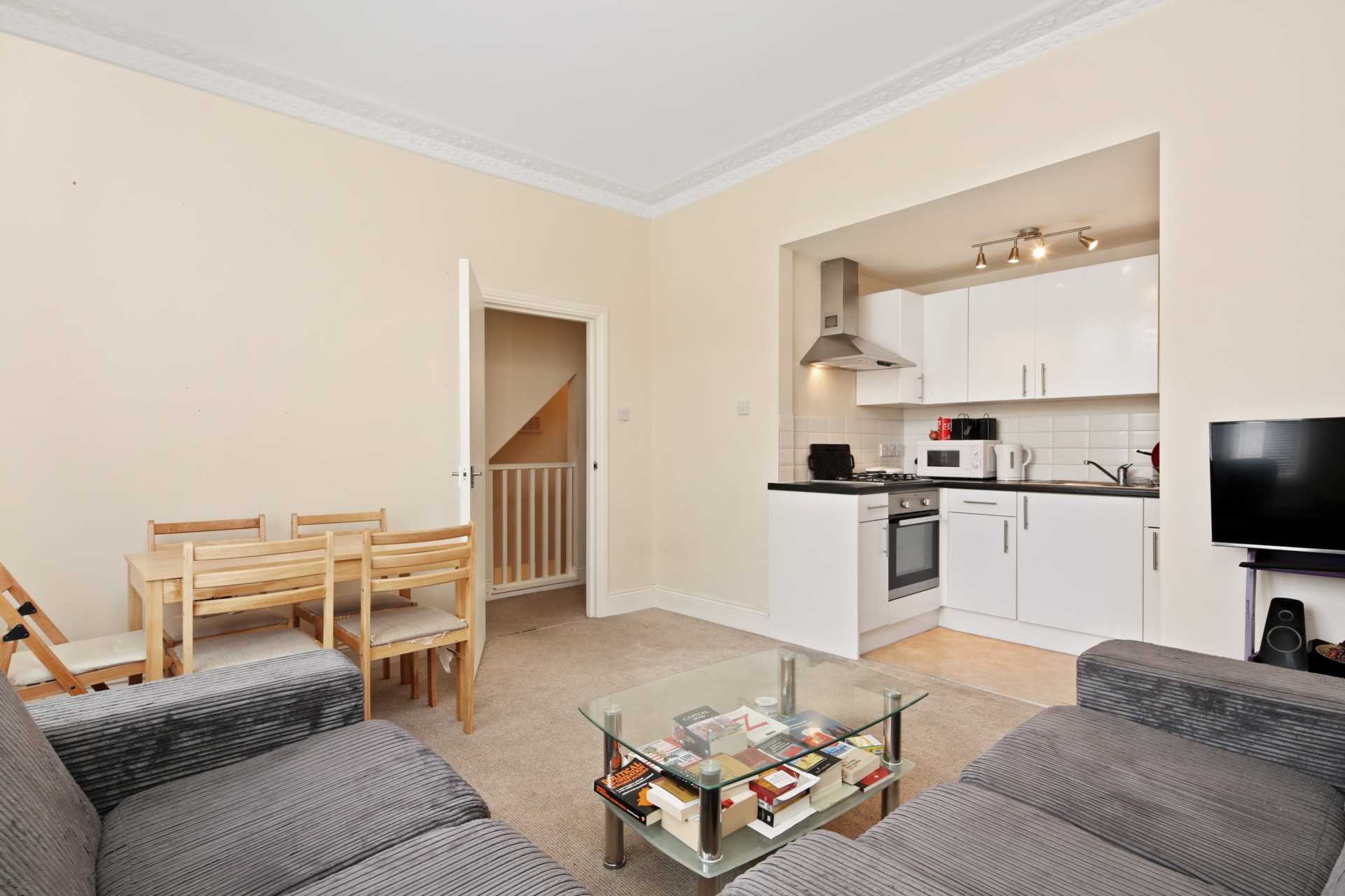 3 bed Annexe for rent in Hammersmith. From Amber & Co - Uxbridge Road