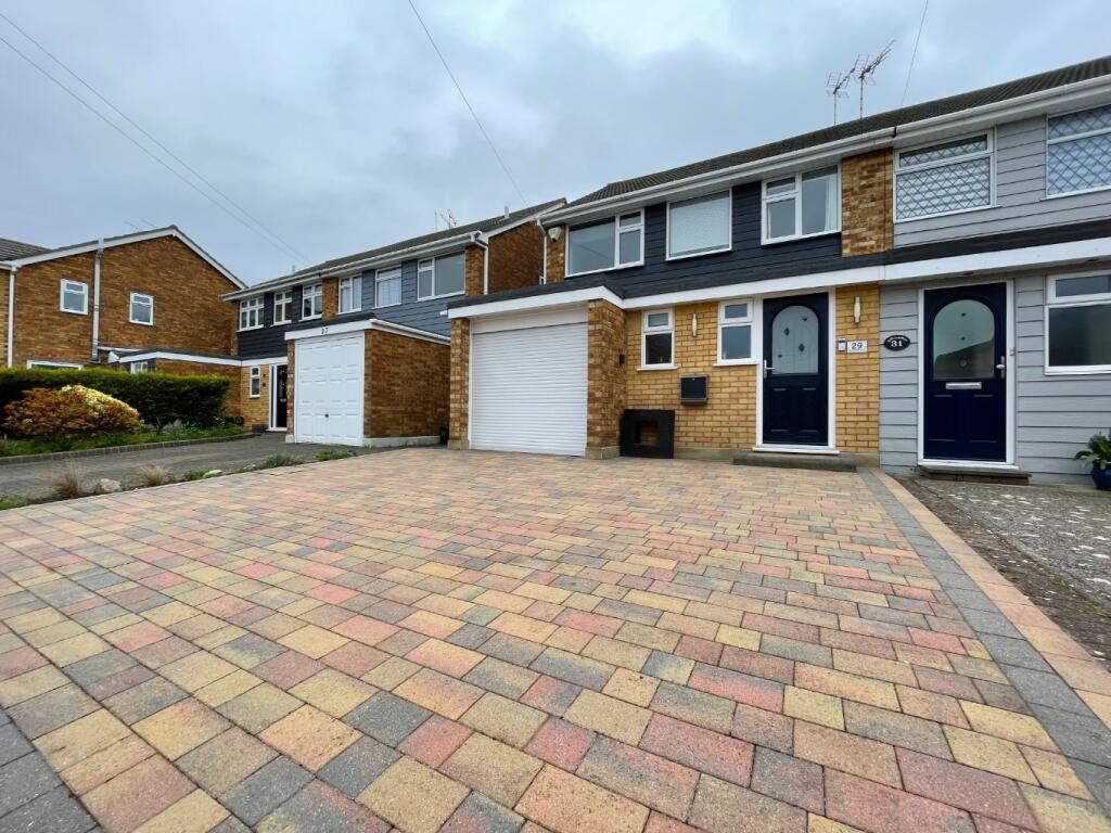 3 bed Semi-Detached House for rent in Tarpots. From Amos Estates - Hadleigh