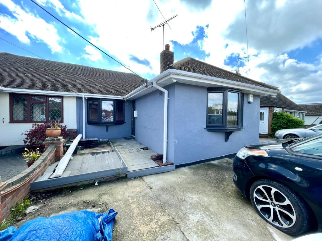 3 bed Semi-detached bungalow for rent in Tarpots. From Amos Estates - Hadleigh
