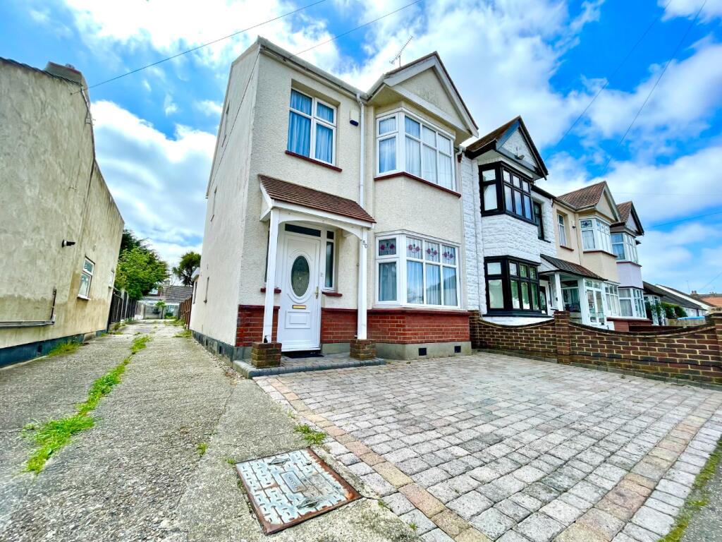 4 bed Semi-Detached House for rent in Southend-on-Sea. From Amos Estates - Hadleigh