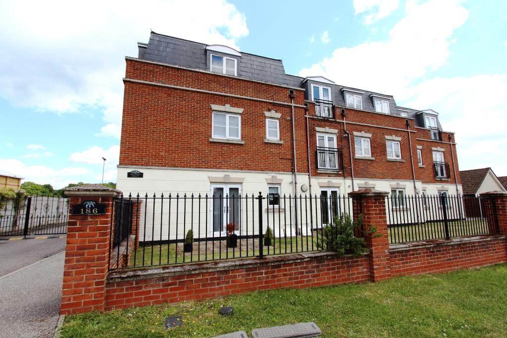 2 bed Apartment for rent in Hadleigh. From Amos Estates - Hadleigh
