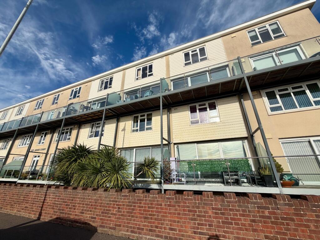 2 bed Apartment for rent in Southend-on-Sea. From Amos Estates - Hadleigh