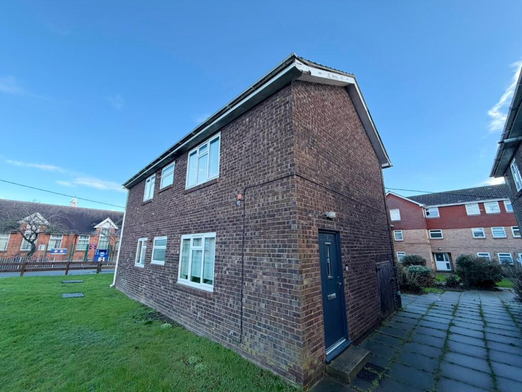 1 bed 1st Floor Flat for rent in Hadleigh. From Amos Estates - Hadleigh 1 bed 1st Floor Flat for rent in Hadleigh. From Amos Estates - Hadleigh
