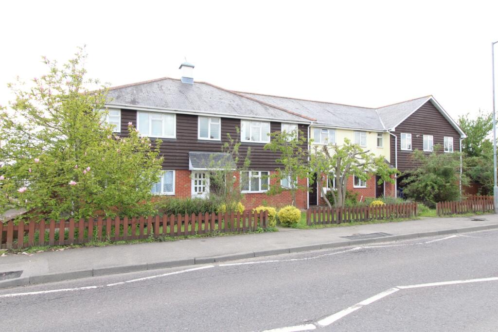 2 bed House (unspecified) for rent in Daws Heath. From Amos Estates - Hadleigh