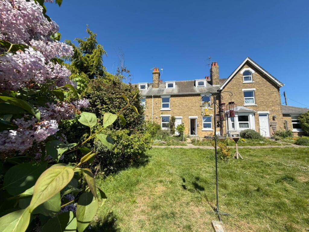 3 bed Mid Terraced House for rent in . From Amos Estates - Hadleigh