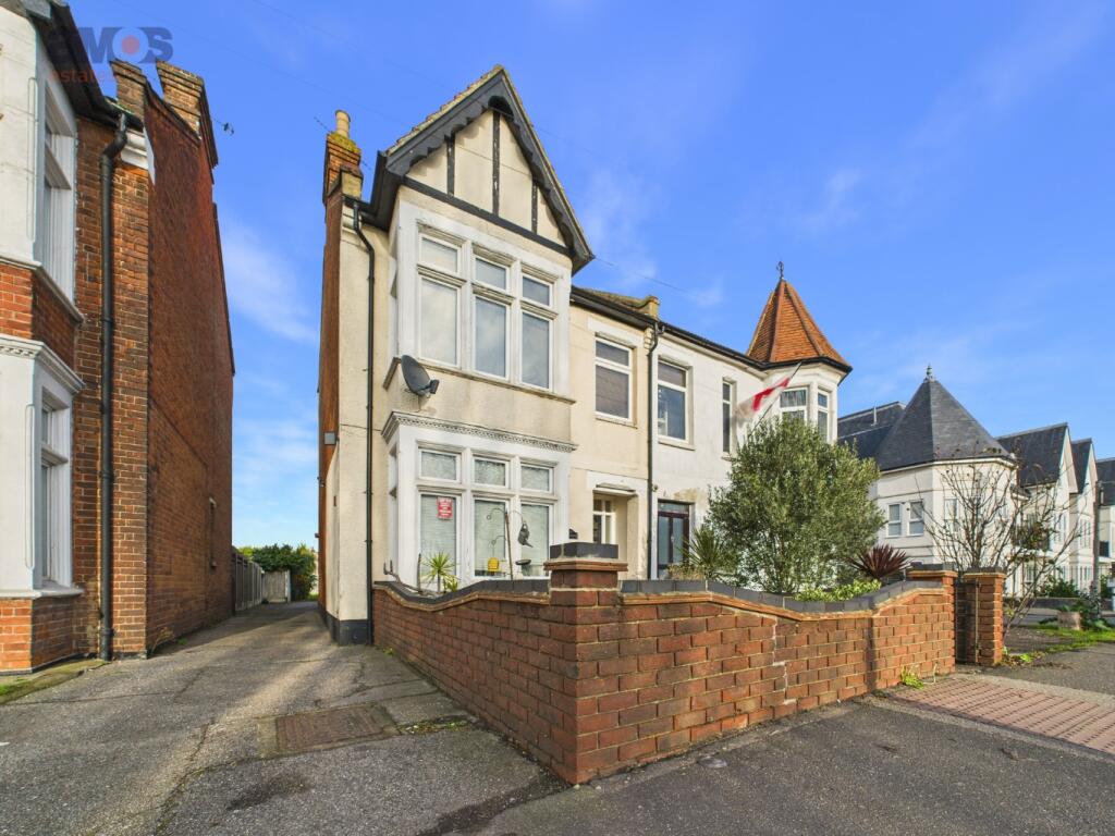 2 bed House (unspecified) for rent in Hadleigh. From Amos Estates - Hadleigh