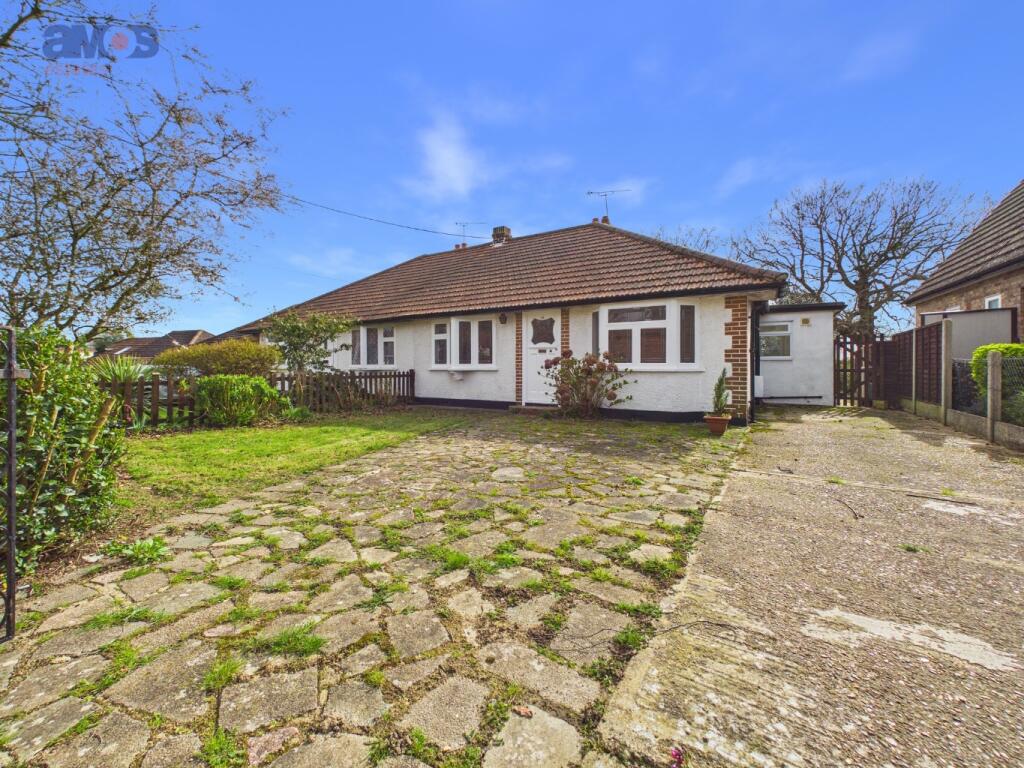 2 bed Semi-detached bungalow for rent in Daws Heath. From Amos Estates - Hadleigh 2 bed Semi-detached bungalow for rent in Daws Heath. From Amos Estates - Hadleigh