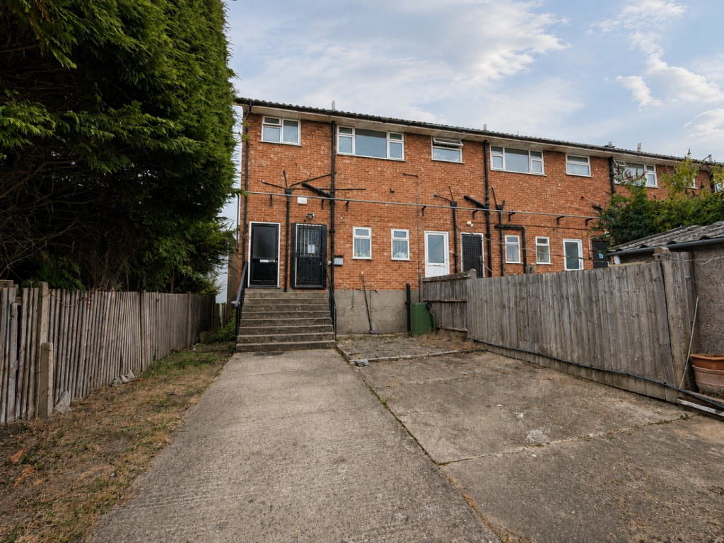 2 bed 1st Floor Flat for rent in Hawkwell. From Amos Estates - Hadleigh