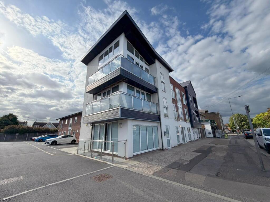 2 bed 1st Floor Flat for rent in Rochford. From Amos Estates - Hadleigh
