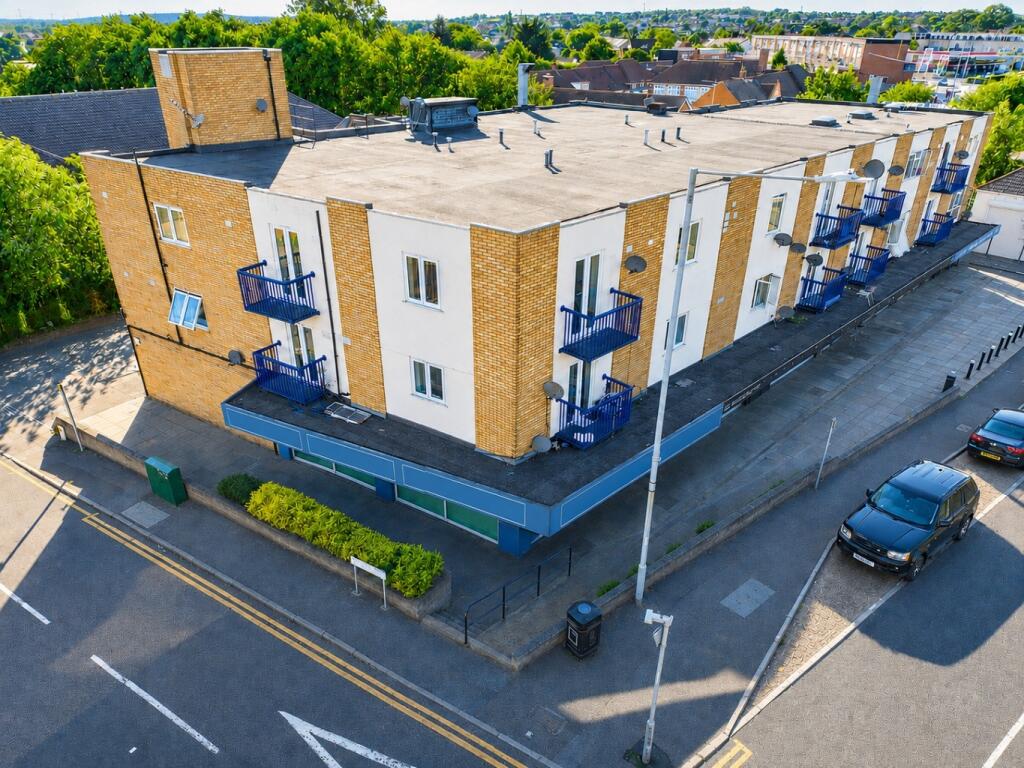 2 bed 1st Floor Flat for rent in Tarpots. From Amos Estates - Hadleigh