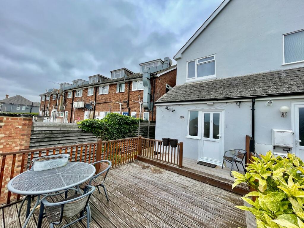 1 bed Apartment for rent in Tarpots. From Amos Estates - Hadleigh