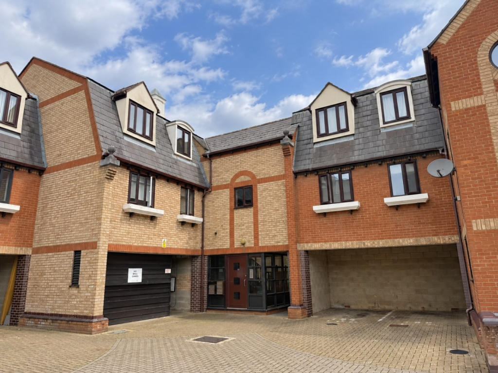 2 bed 1st Floor Flat for rent in Grays. From Amos Estates - Hadleigh 2 bed 1st Floor Flat for rent in Grays. From Amos Estates - Hadleigh