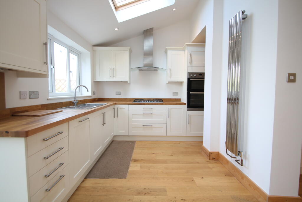 3 bed Detached House for rent in Chislehurst. From Andrew Reeves - Bromley