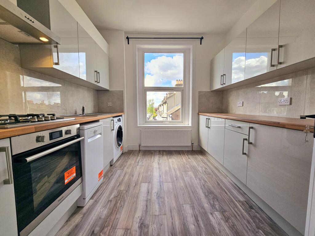 4 bed Flat for rent in London. From Andrew Reeves - Bromley