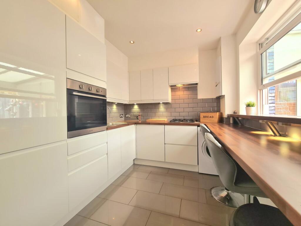 2 bed Detached House for rent in Eltham. From Andrew Reeves - Bromley