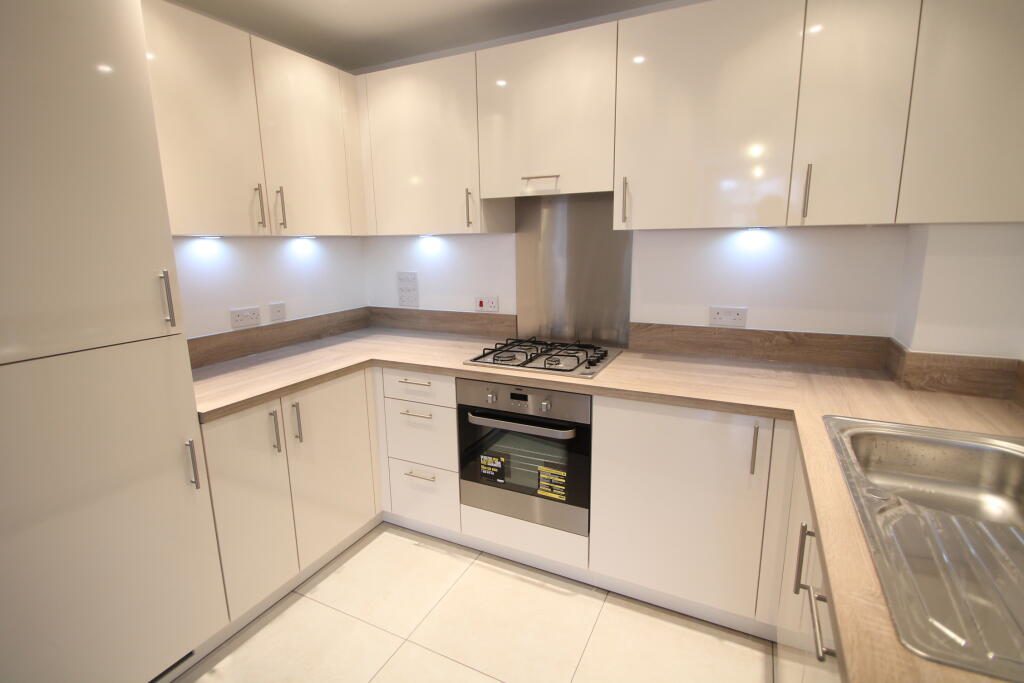 2 bed 1st Floor Flat for rent in Keston Mark. From Andrew Reeves - Bromley-Lettings 2 bed 1st Floor Flat for rent in Keston Mark. From Andrew Reeves - Bromley-Lettings