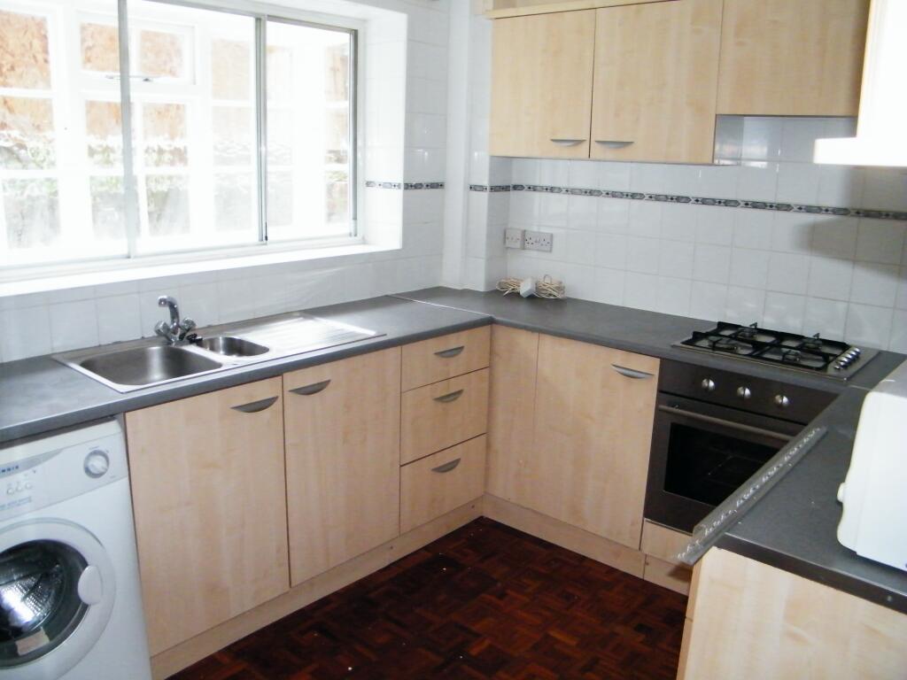 1 bed 1st Floor Flat for rent in Keston Mark. From Andrew Reeves - Bromley-Lettings