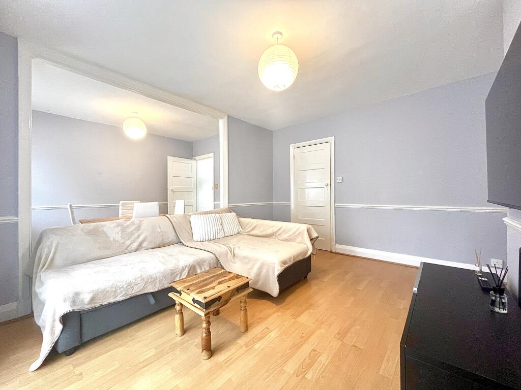 2 bed 1st Floor Flat for rent in Keston Mark. From Andrew Reeves - Bromley-Lettings
