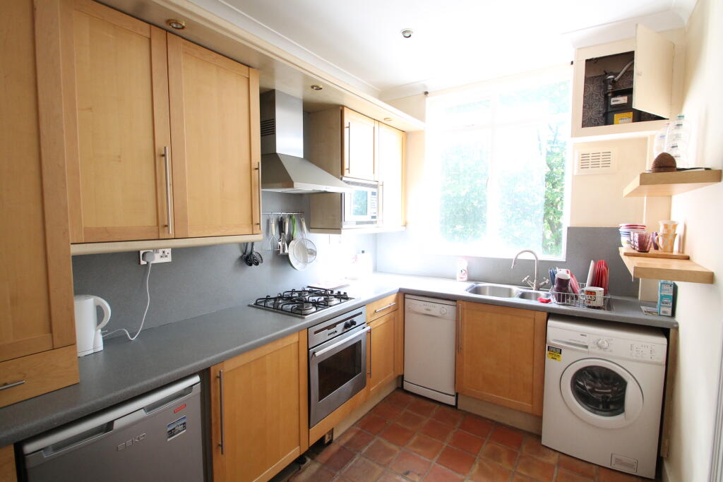 2 bed 1st Floor Flat for rent in Keston Mark. From Andrew Reeves - Bromley-Lettings 2 bed 1st Floor Flat for rent in Keston Mark. From Andrew Reeves - Bromley-Lettings