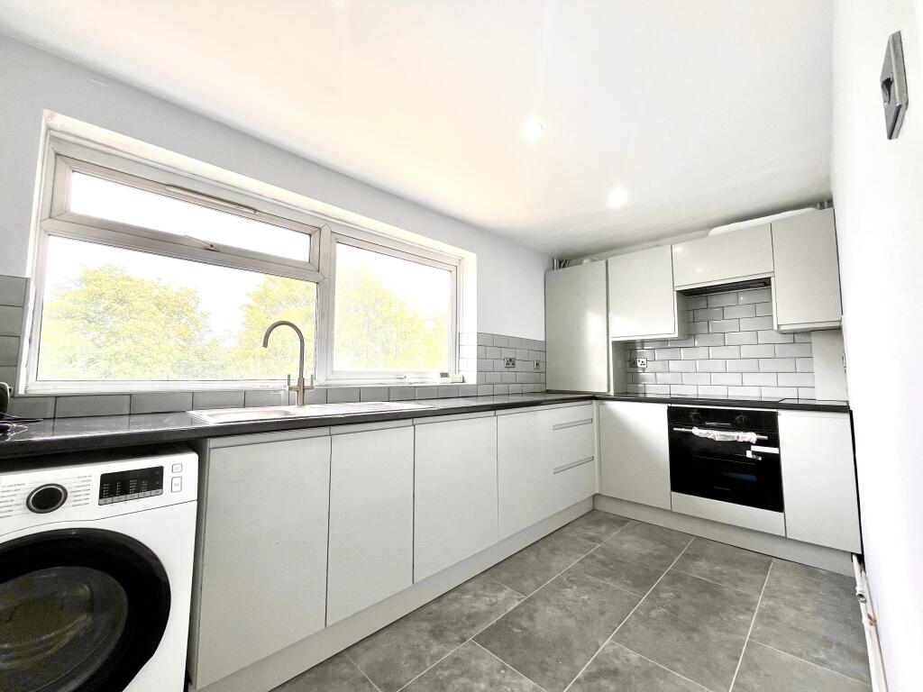 2 bed 1st Floor Flat for rent in Beckenham. From Andrew Reeves - Bromley-Lettings 2 bed 1st Floor Flat for rent in Beckenham. From Andrew Reeves - Bromley-Lettings