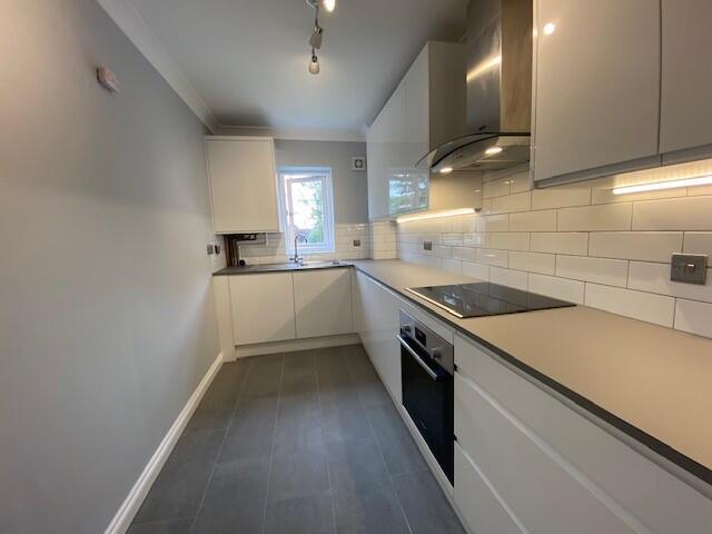 1 bed 1st Floor Flat for rent in Keston Mark. From Andrew Reeves - Bromley-Lettings