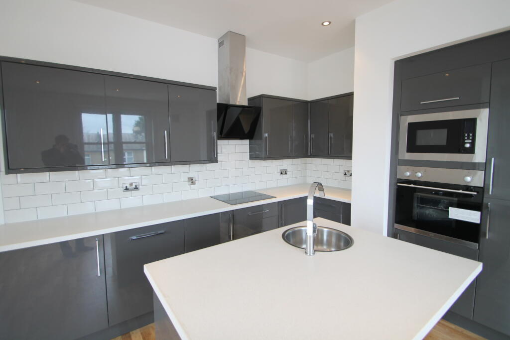 3 bed 1st Floor Flat for rent in Keston Mark. From Andrew Reeves - Bromley-Lettings 3 bed 1st Floor Flat for rent in Keston Mark. From Andrew Reeves - Bromley-Lettings