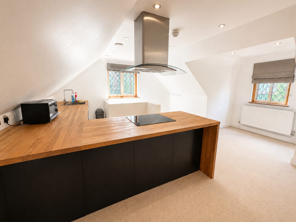 1 bed 1st Floor Flat for rent in Keston Mark. From Andrew Reeves - Bromley-Lettings