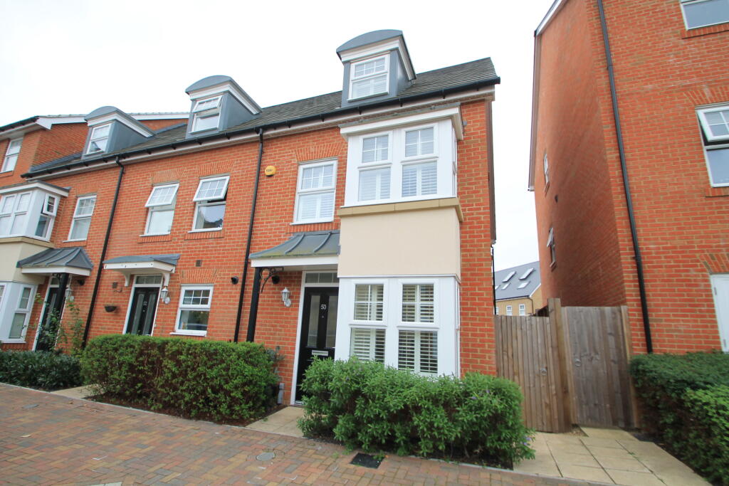 4 bed Detached for rent in Keston Mark. From Andrew Reeves - Bromley-Lettings