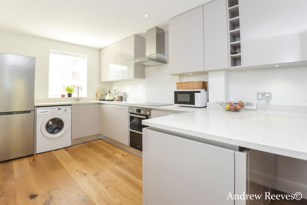 3 bed Detached for rent in Richmond upon Thames. From Andrew Reeves - Bromley-Lettings