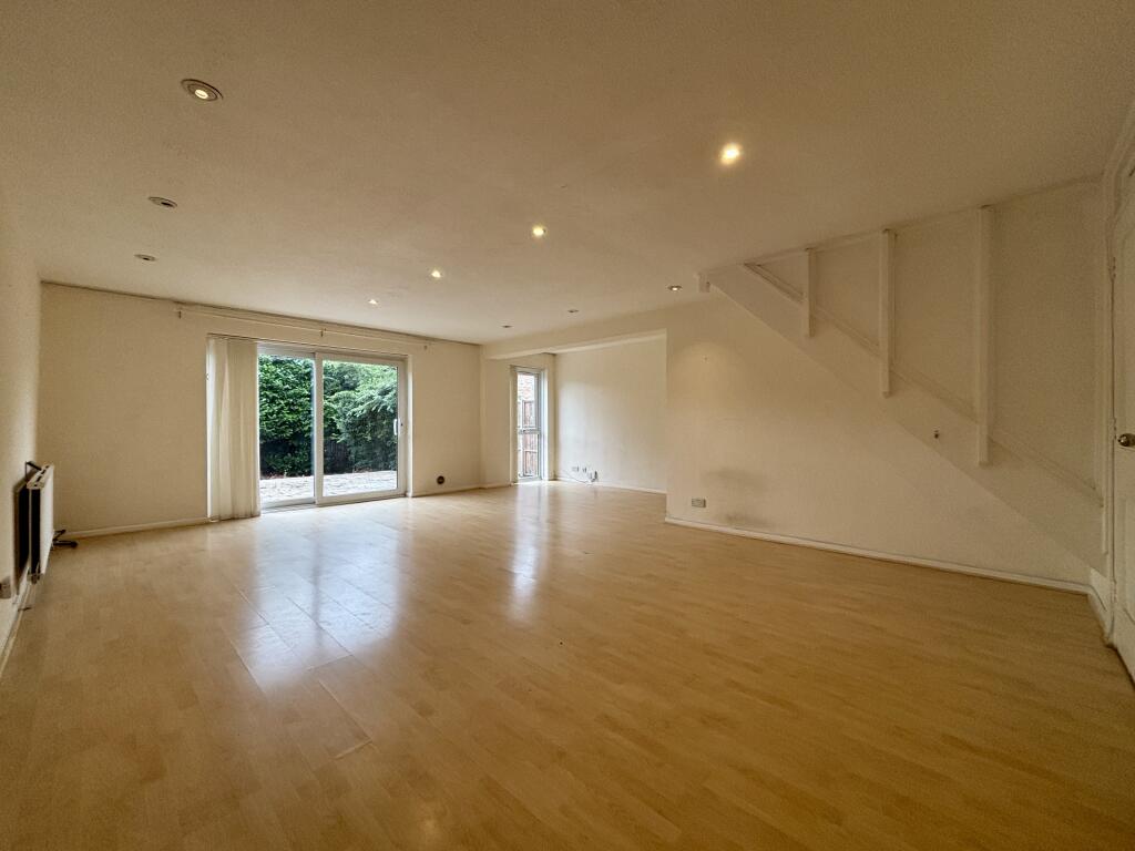 5 bed Mid Terraced House for rent in Beckenham. From Andrew Reeves - Beckenham-Lettings 5 bed Mid Terraced House for rent in Beckenham. From Andrew Reeves - Beckenham-Lettings