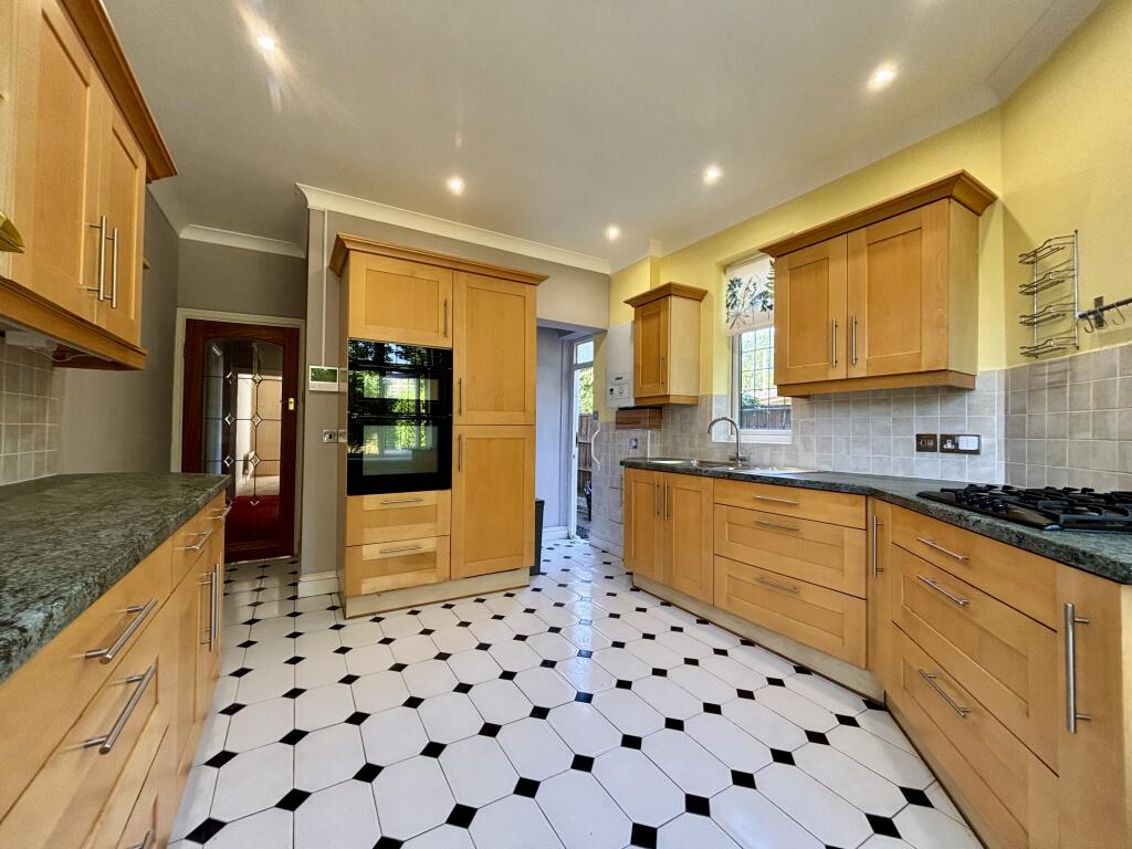 3 bed 1st Floor Flat for rent in Beckenham. From Andrew Reeves - Beckenham-Lettings 3 bed 1st Floor Flat for rent in Beckenham. From Andrew Reeves - Beckenham-Lettings