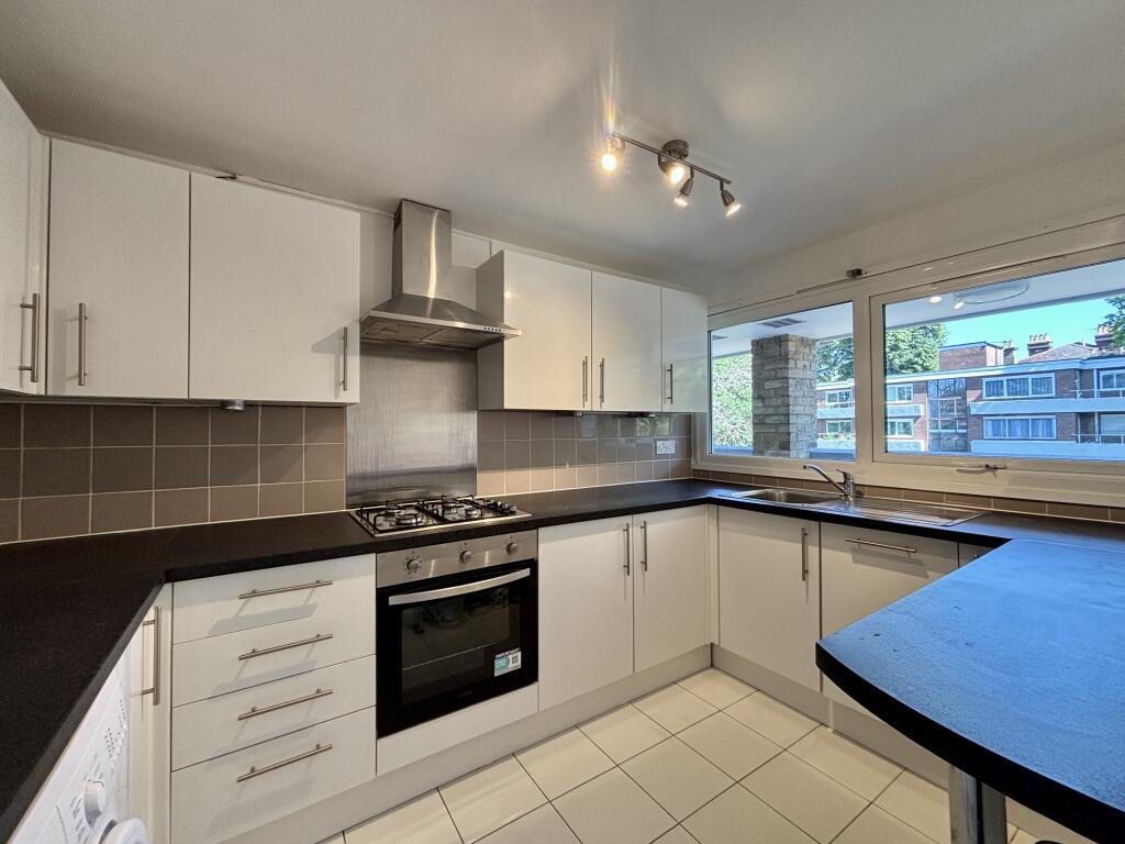2 bed 1st Floor Flat for rent in Beckenham. From Andrew Reeves - Beckenham-Lettings