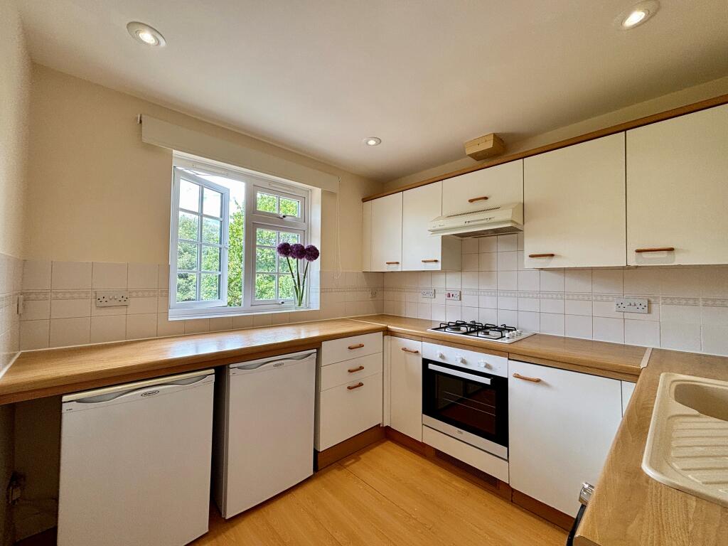2 bed 1st Floor Flat for rent in Beckenham. From Andrew Reeves - Beckenham-Lettings