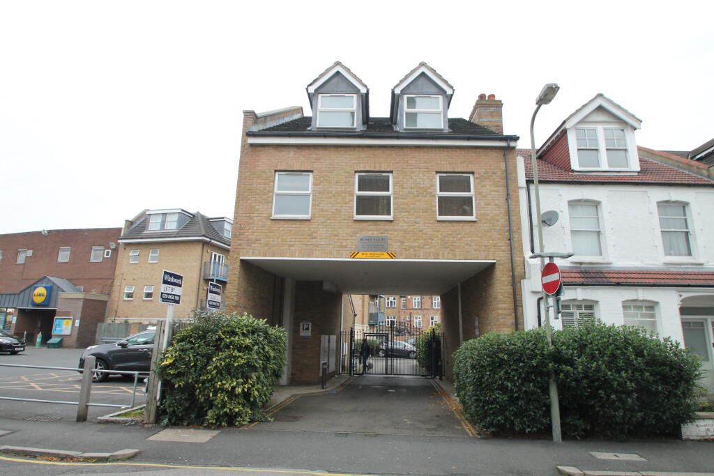 1 bed 1st Floor Flat for rent in Beckenham. From Andrew Reeves - Beckenham-Lettings