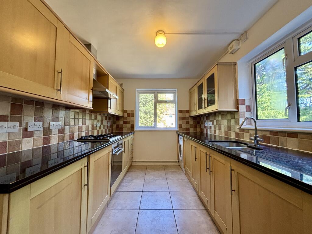 3 bed 1st Floor Flat for rent in Beckenham. From Andrew Reeves - Beckenham-Lettings