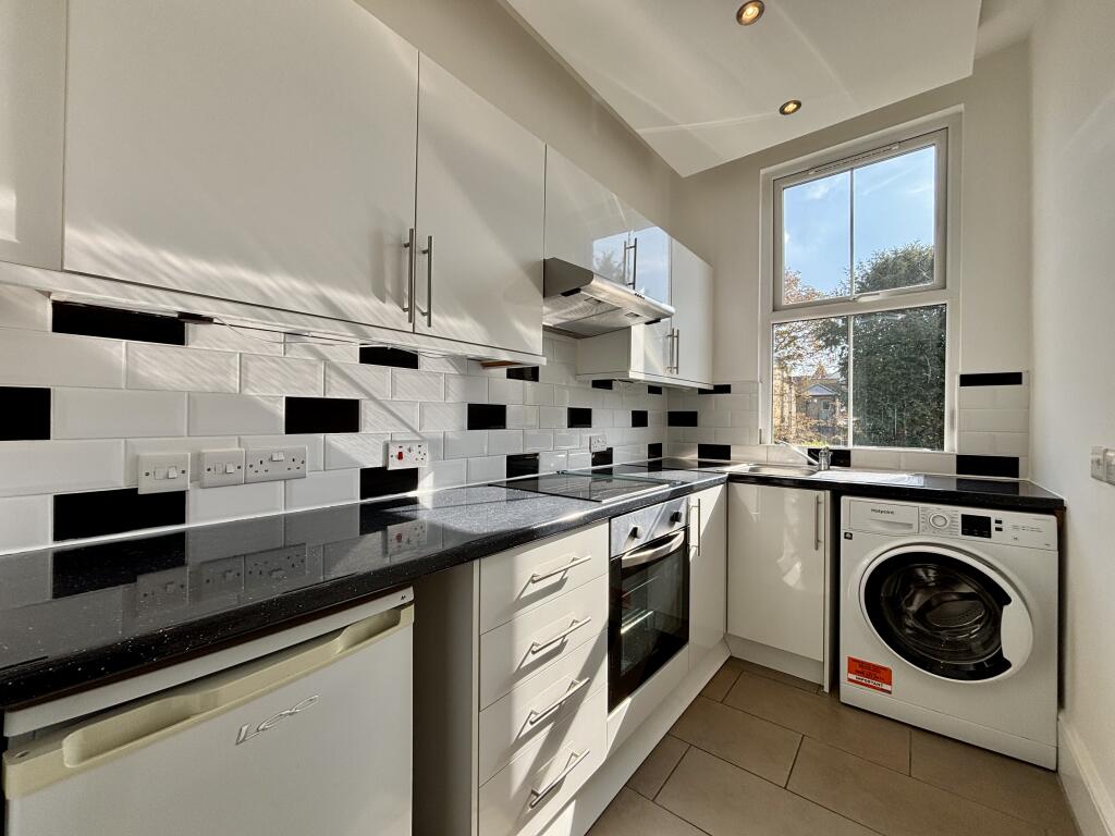 1 bed 1st Floor Flat for rent in Beckenham. From Andrew Reeves - Beckenham-Lettings