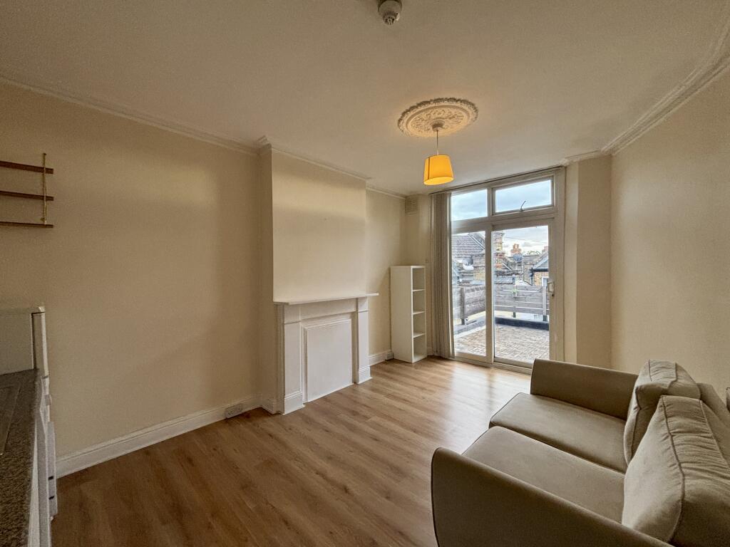 1 bed 1st Floor Flat for rent in Beckenham. From Andrew Reeves - Beckenham-Lettings