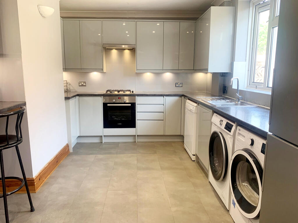 3 bed Detached for rent in Orpington. From Andrew Reeves - Orpington