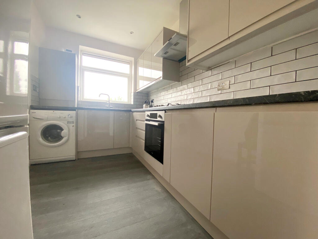2 bed 1st Floor Flat for rent in Orpington. From Andrew Reeves - Orpington