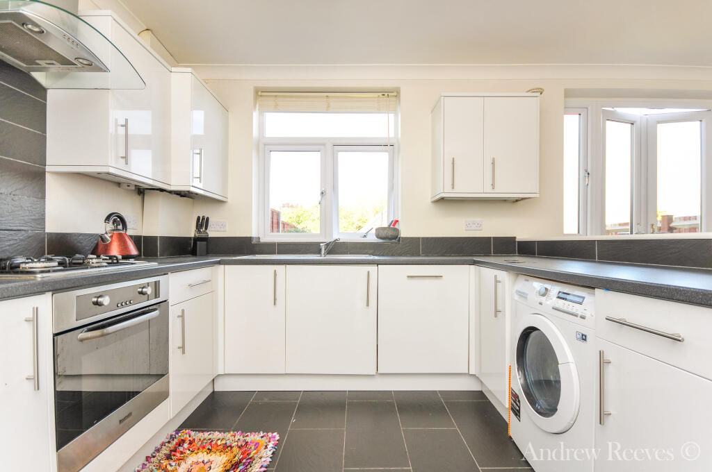 3 bed Detached for rent in Farnborough. From Andrew Reeves - Orpington