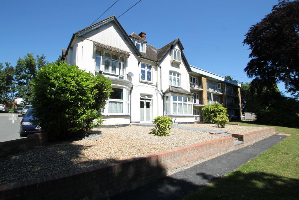 4 bed 1st Floor Flat for rent in Crofton. From Andrew Reeves - Orpington