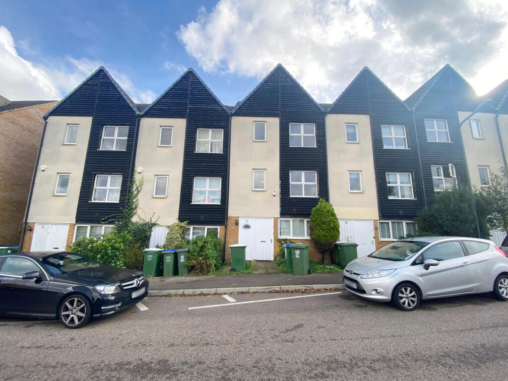 4 bed Detached for rent in Sidcup. From Andrew Reeves - Orpington